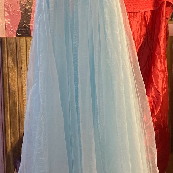 WEDDING GOWN Lt . Blue SIZE 5 Lace Layers Tule Bottom Jeweled Top WORN ONCE - Picture 2 of 3